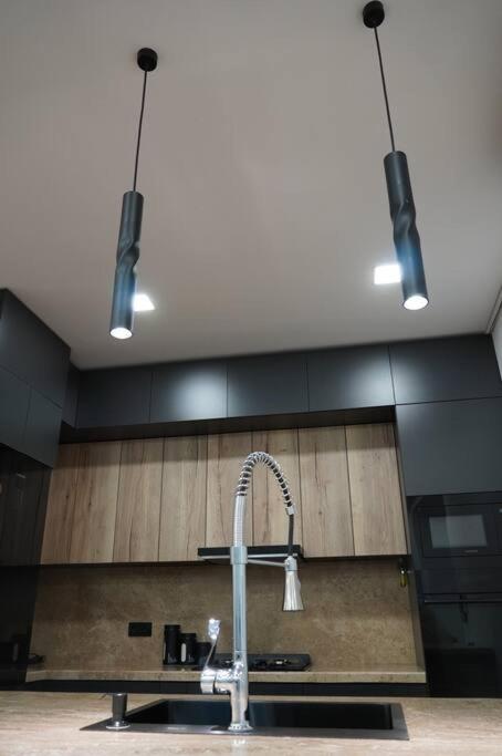 Lovely, Newly Remodeled Apartment In Yerevan! ภายนอก รูปภาพ