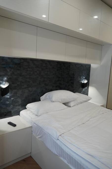 Lovely, Newly Remodeled Apartment In Yerevan! ภายนอก รูปภาพ
