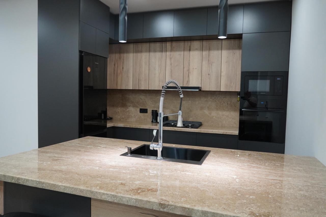 Lovely, Newly Remodeled Apartment In Yerevan! ภายนอก รูปภาพ