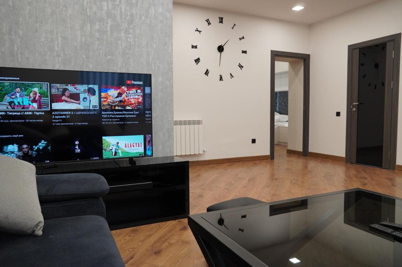 Lovely, Newly Remodeled Apartment In Yerevan! ภายนอก รูปภาพ